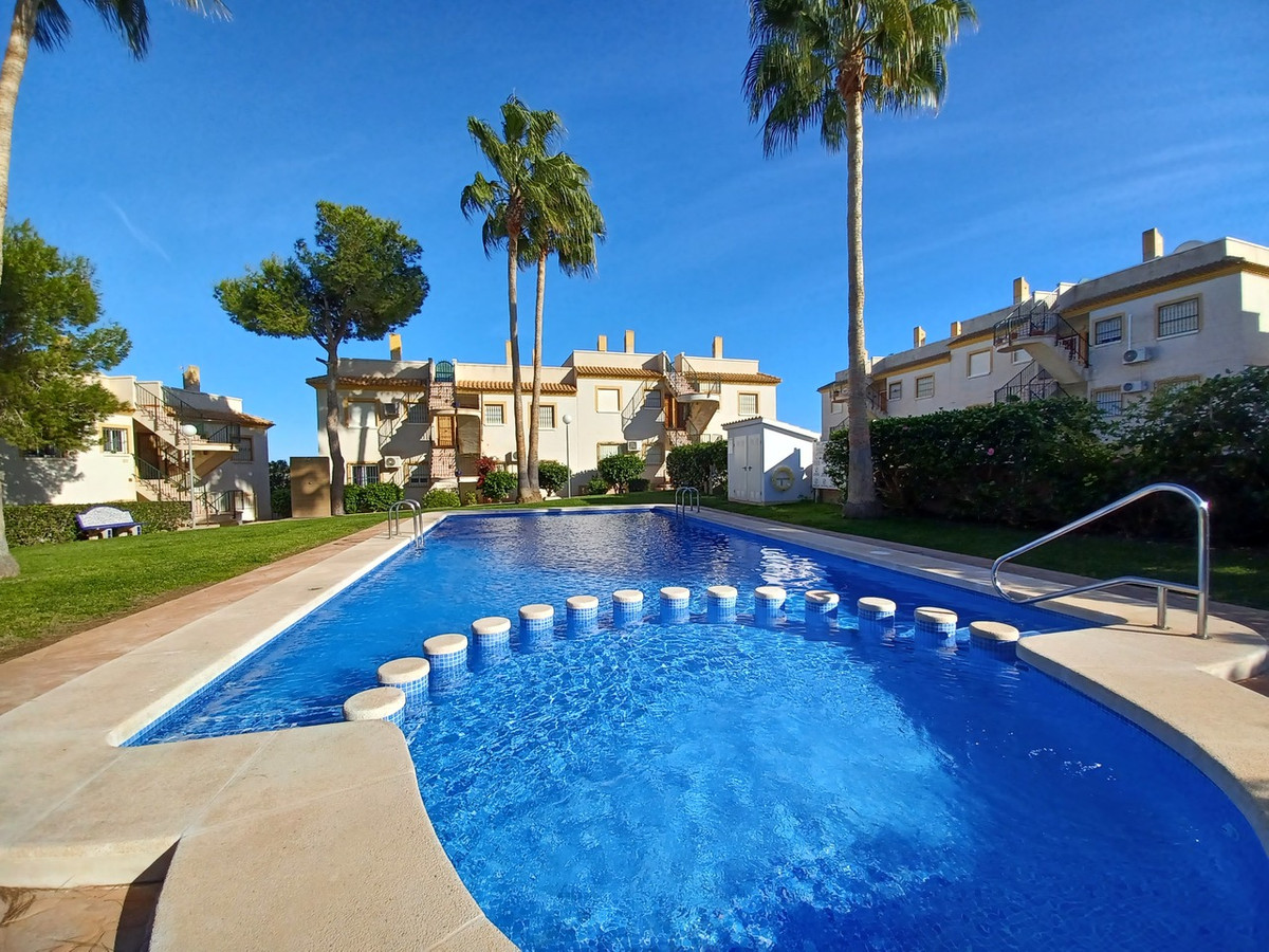 Well-presented Penthouse apartment with private solarium located in the area of Las Filipinas - Vill, Spain