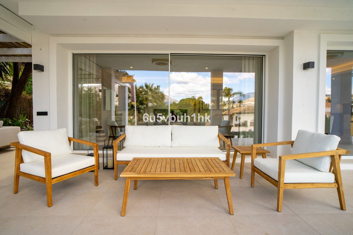 Villa con 5 Dormitorios en Venta Nueva Andalucía