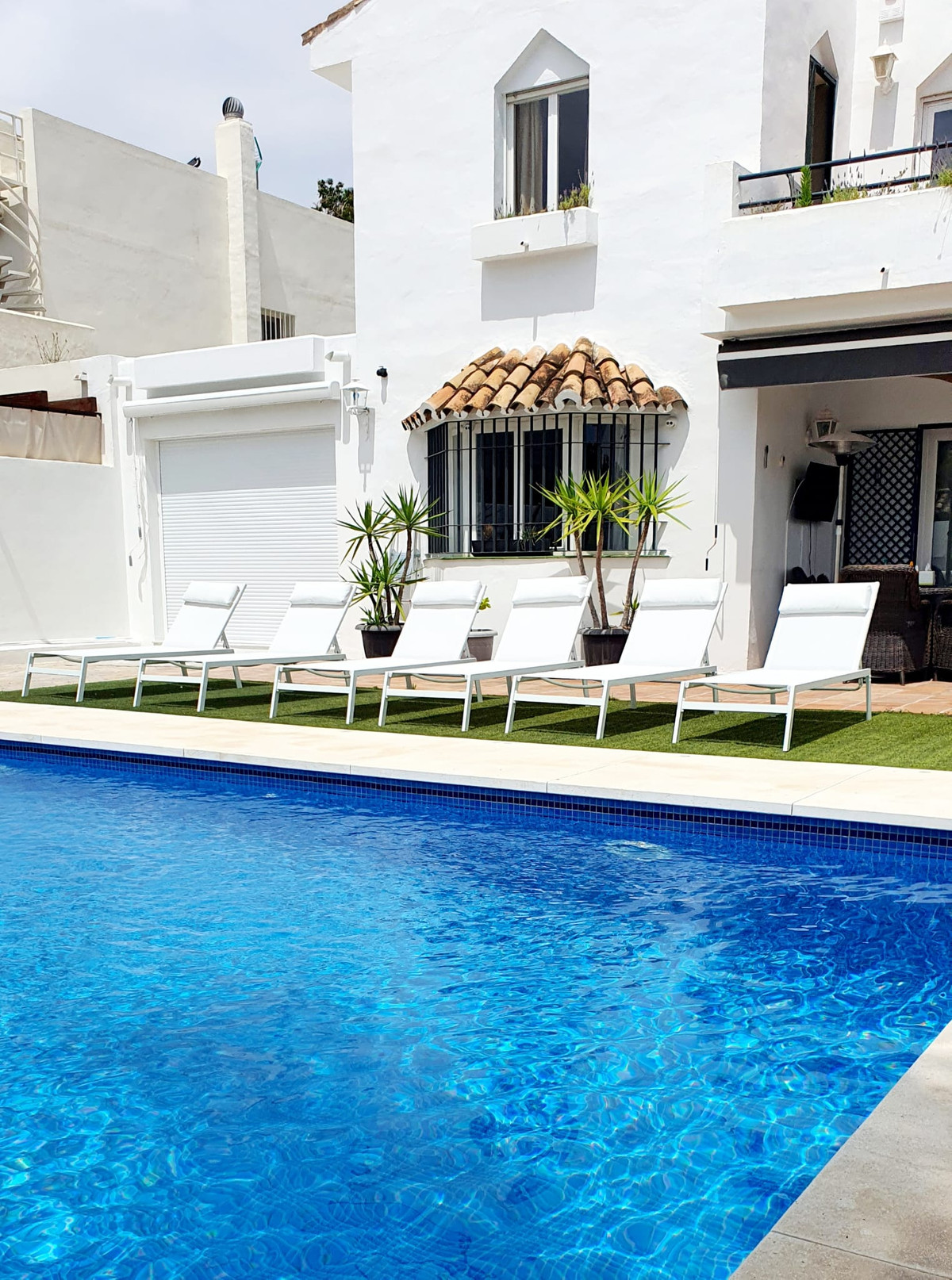 Detached Villa, Estepona, Costa del Sol.
5 Bedrooms, 4 Bathrooms, Built 270 m².

Setting : Commercia, Spain