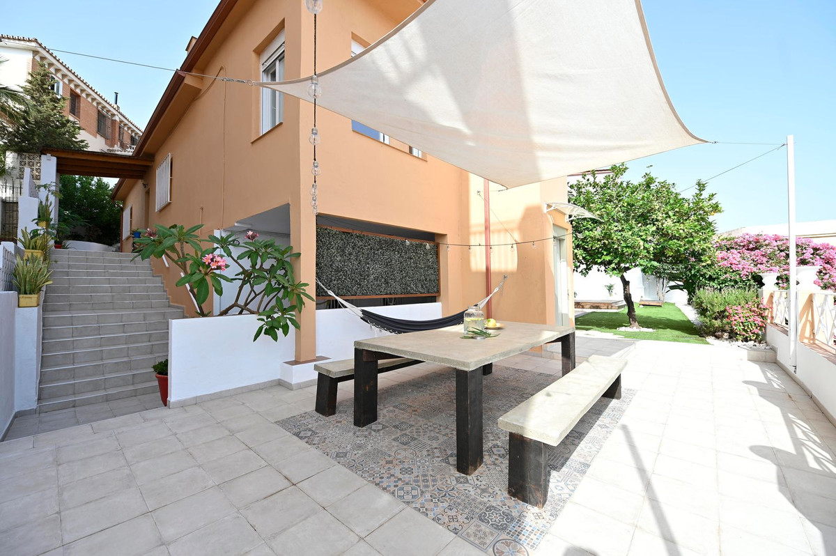 Price is not negotiable - Private Villa in Malaga with Tourist License!

"Villa Marina" is, Spain