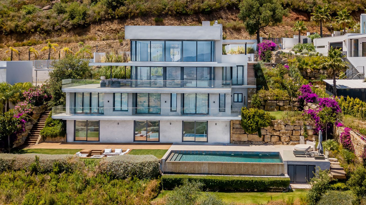This modern contemporary style villa has a prestigious location here at La Mairena with amazing view, Spain
