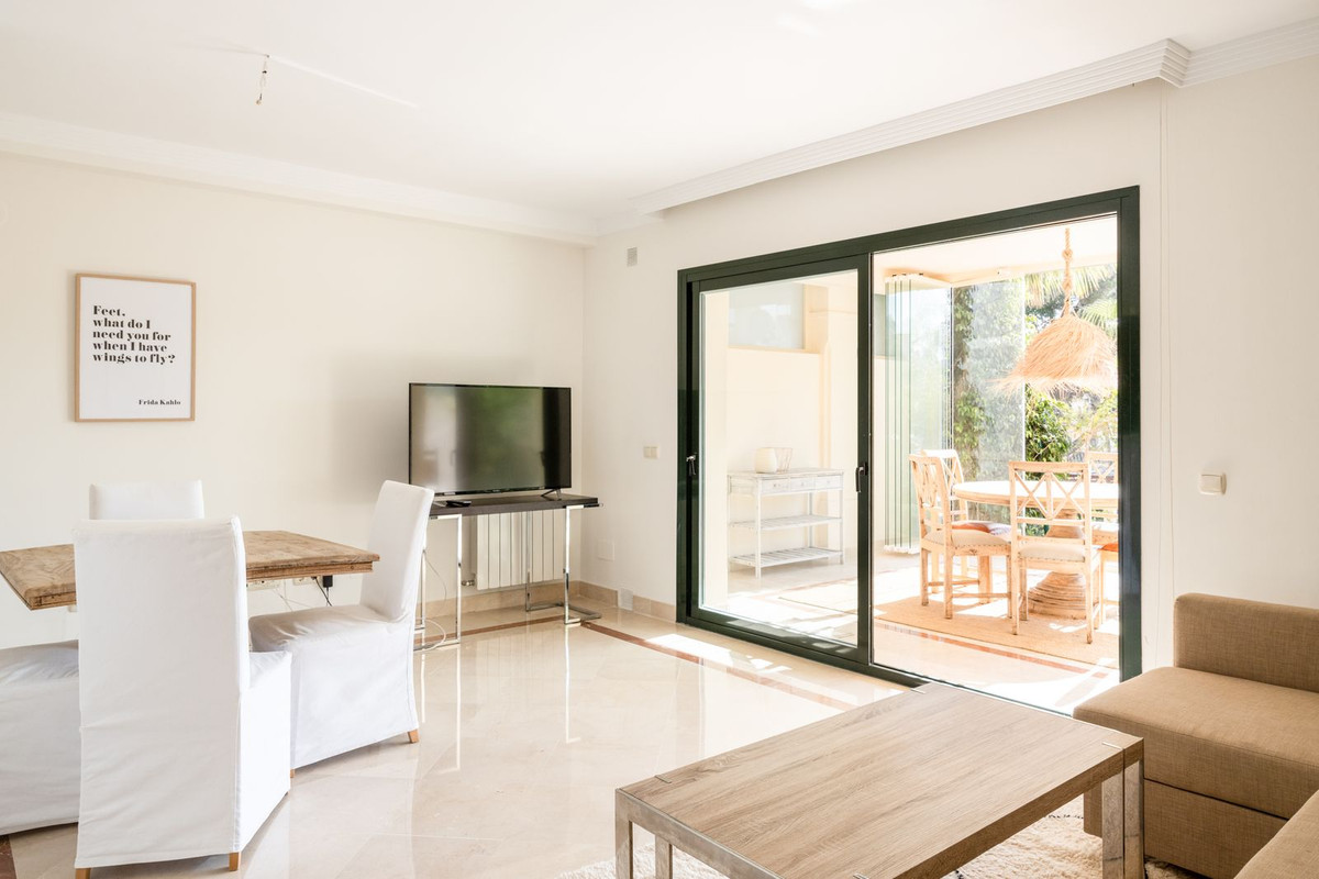 1 Bedroom Ground Floor Apartment For Sale Nueva Andalucía, Costa del Sol - HP4562167
