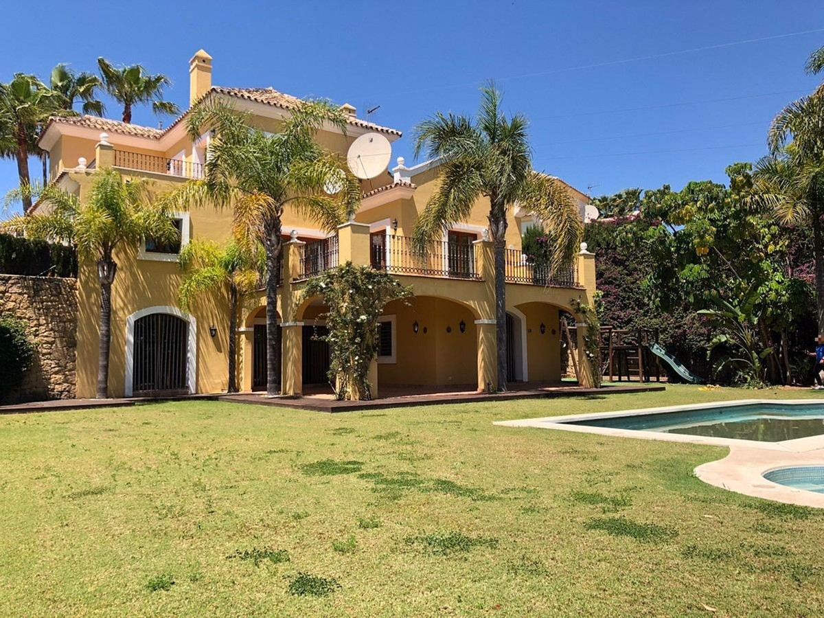 Villa for sale in Estepona, Costa del Sol