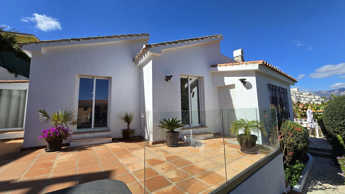 Villa in Fuengirola, Costa del Sol, Málaga on Costa del Sol For Sale
