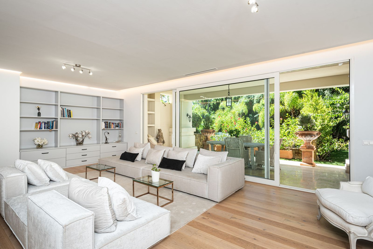 3 Bedroom Ground Floor Apartment For Sale Marbella, Costa del Sol - HP4586059