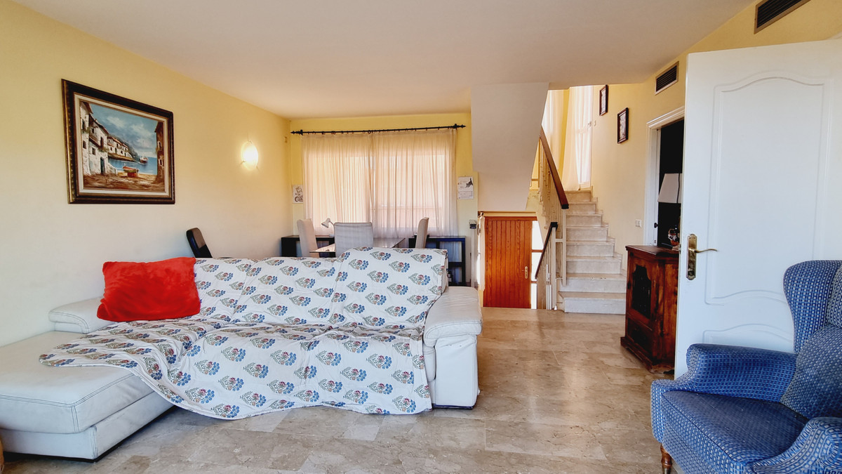 Unifamiliar con 5 Dormitorios en Venta Nueva Andalucía