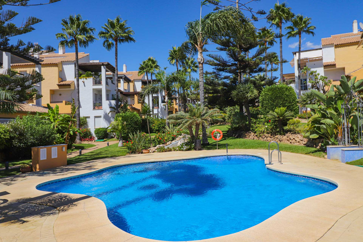 Apartment Penthouse in Bahía de Marbella, Costa del Sol
