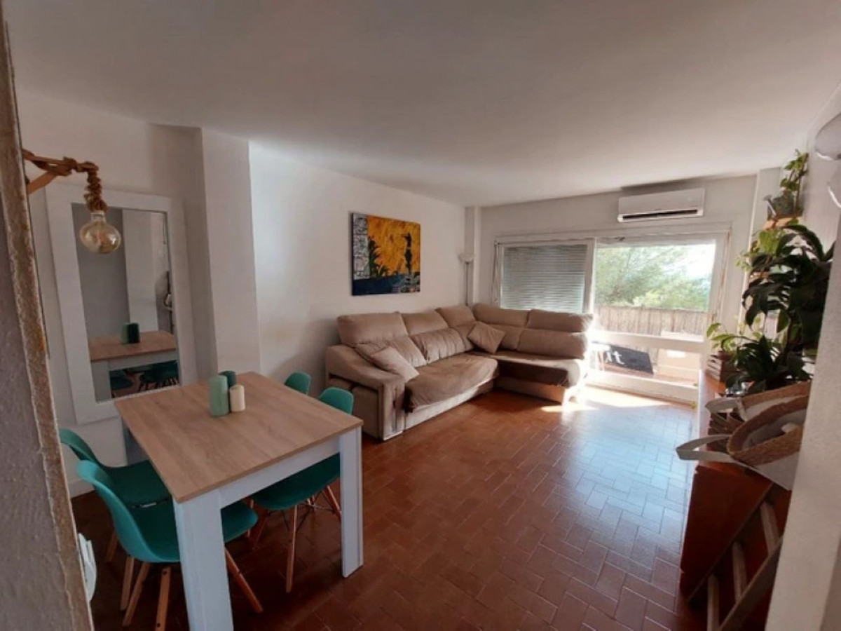 3 Bedroom Middle Floor Apartment For Sale Estepona, Costa del Sol - HP4120846