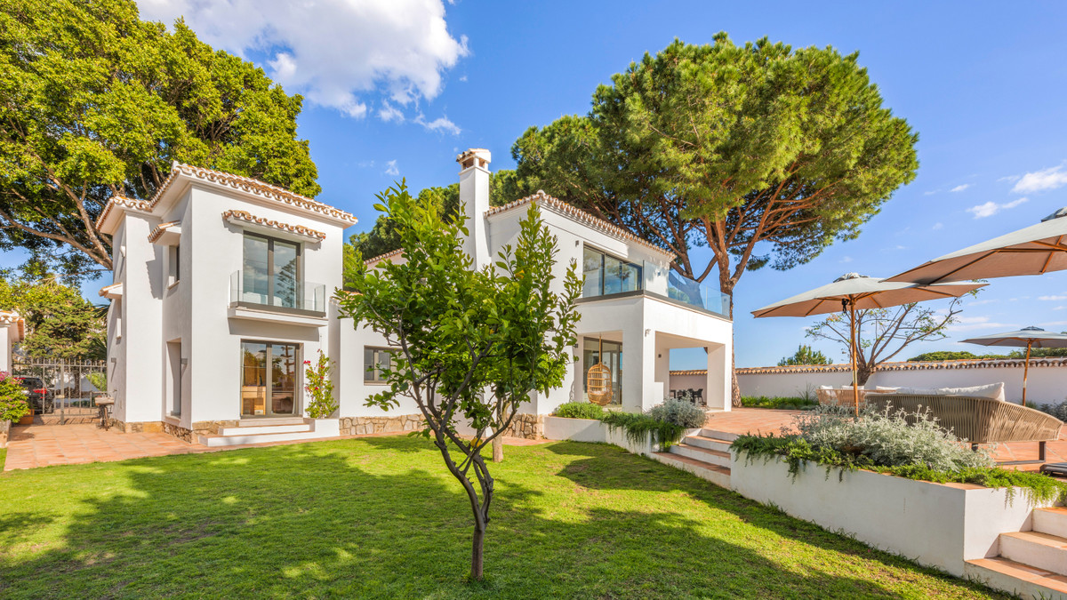 						Villa  Detached
																					for rent
																			 in Cabopino
					