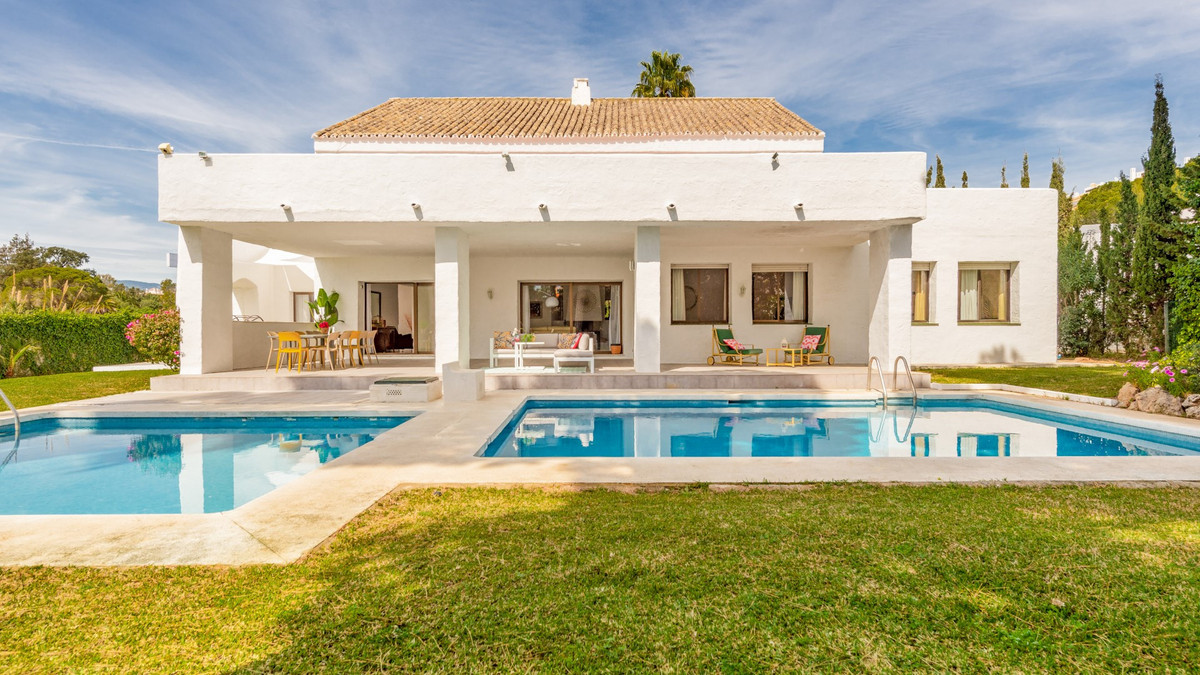 						Villa  Detached
																					for rent
																			 in Puerto Banús
					