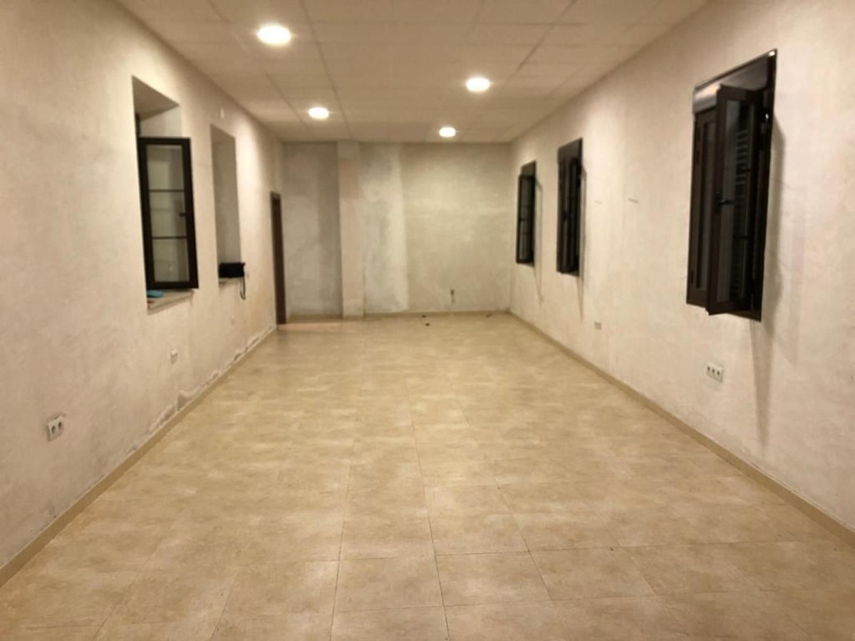 						Commercial  Commercial Premises
													for sale 
																			 in Malaga Centro
					