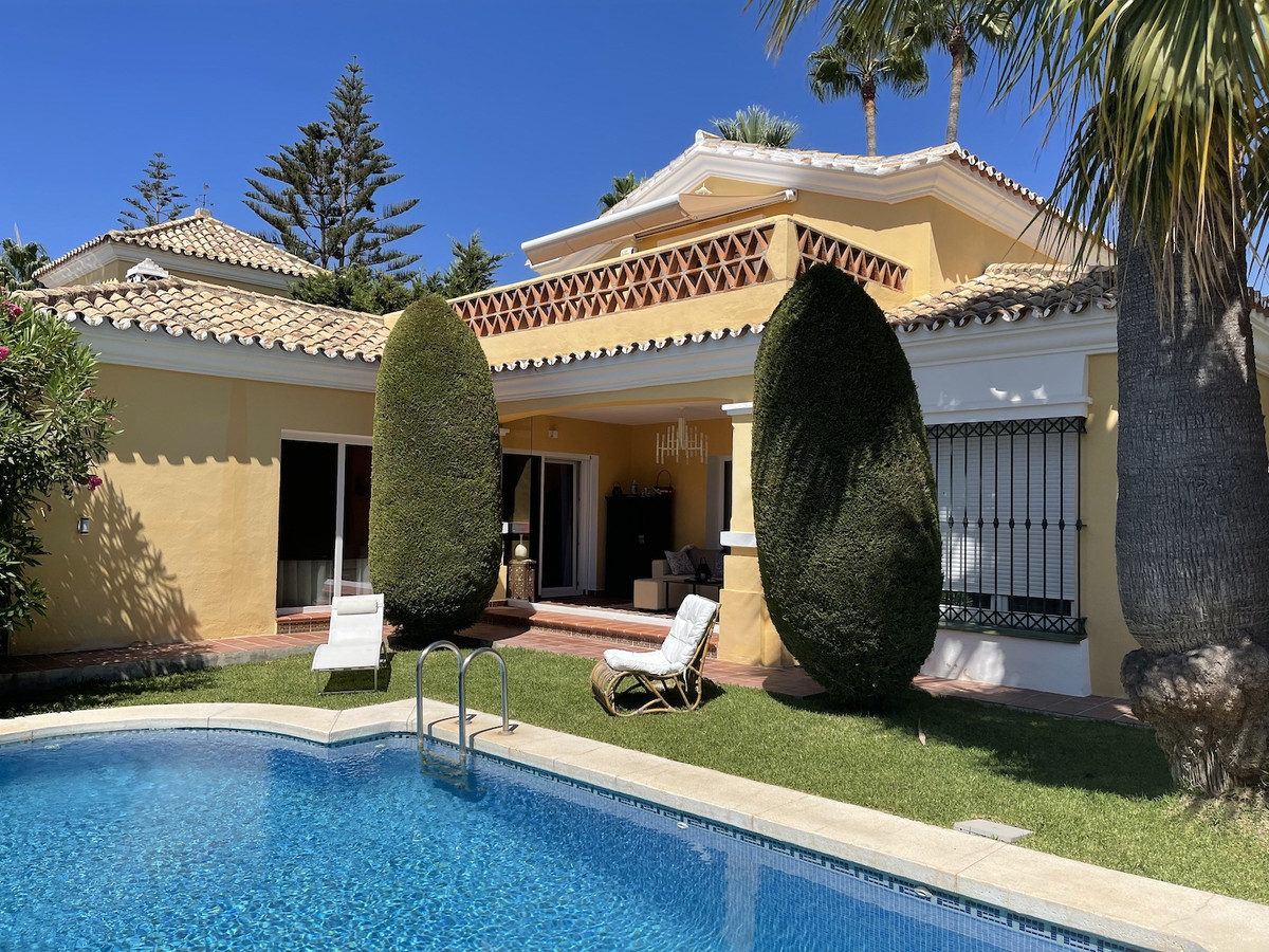 Detached Villa for sale in Bahía de Marbella R3918376