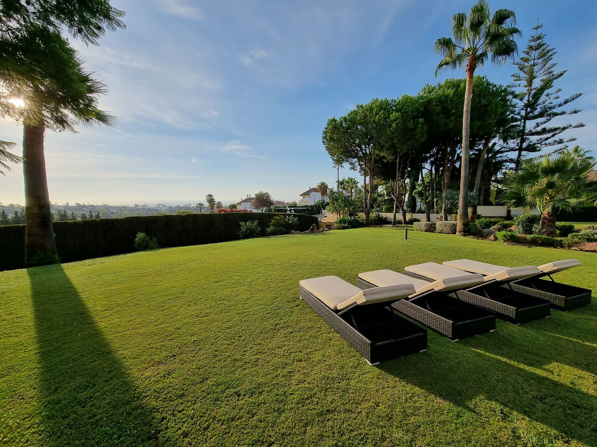 Villa Detached for sale in Atalaya, Costa del Sol