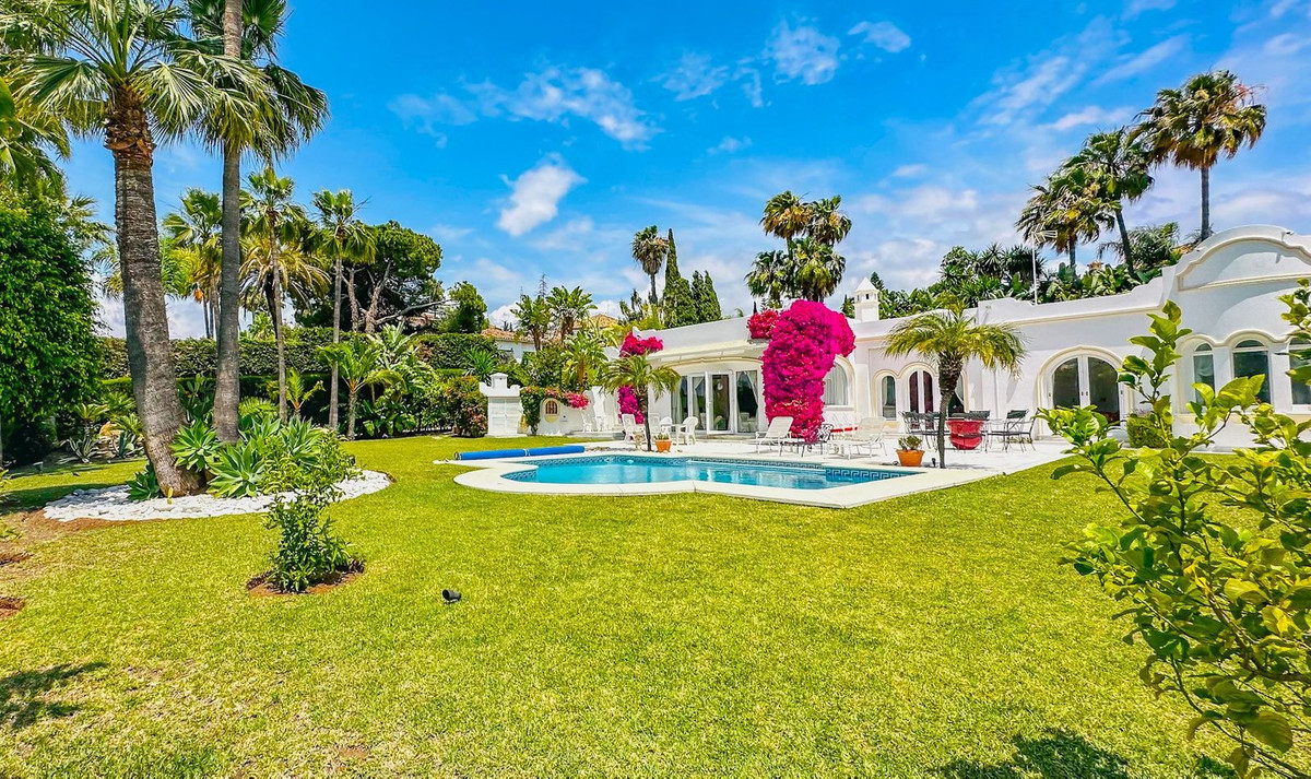 Detached Villa for sale in El Paraiso R4328368