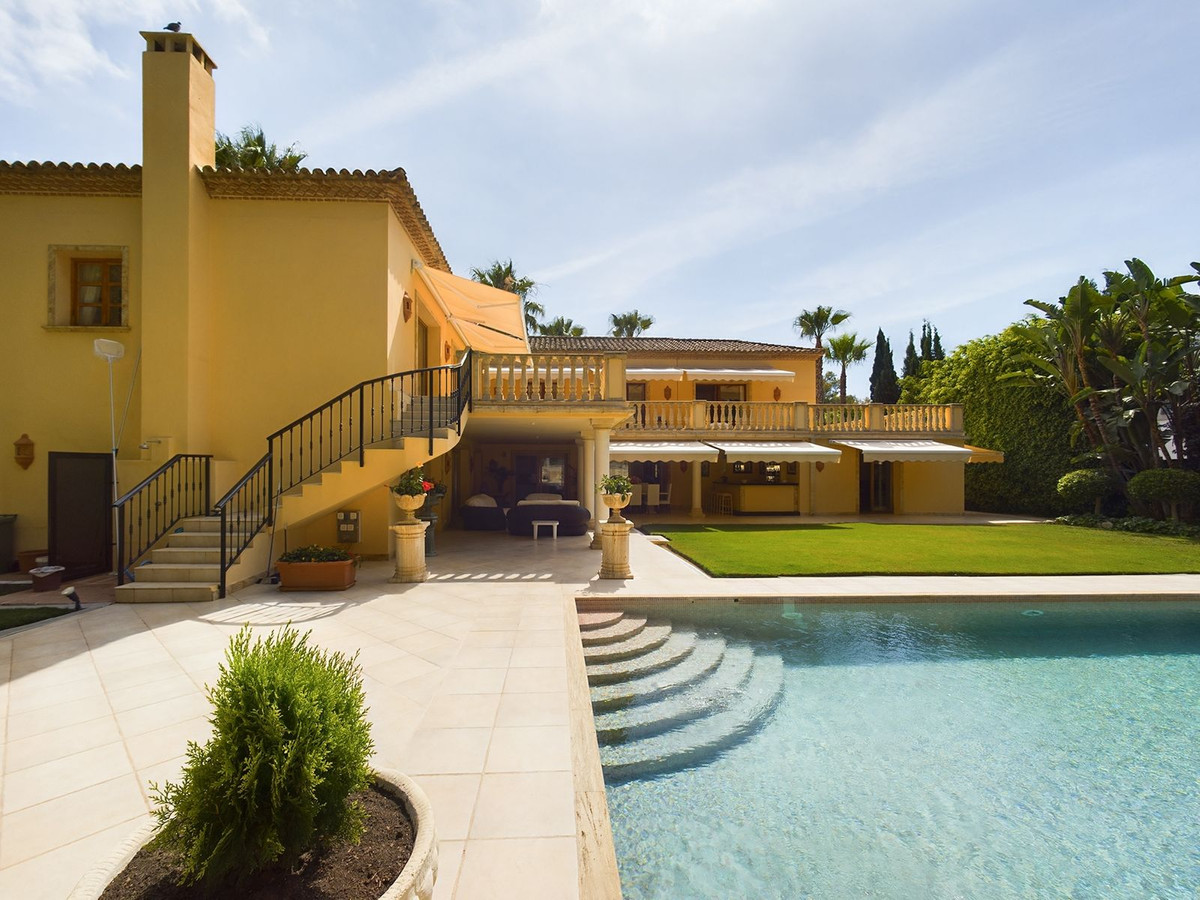 Villa zu verkaufen in Nueva Andalucía R4366912