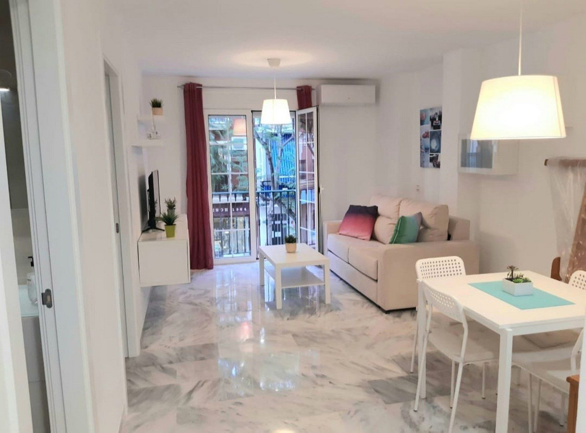 Middle Floor Apartment, Los Boliches, Costa del Sol.
1 Bedroom, 1 Bathroom, Built 53 m², Terrace 2 m, Spain