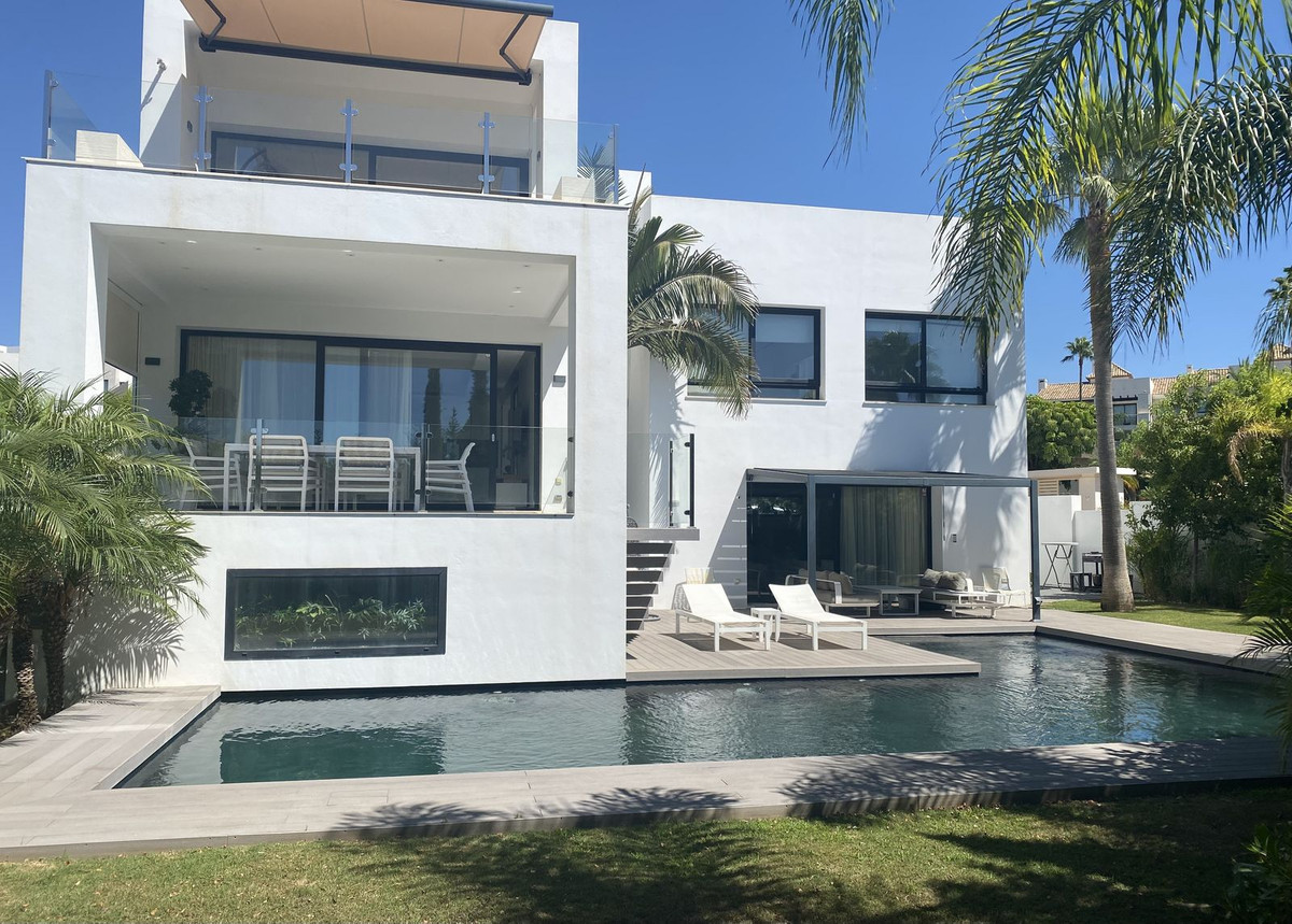 						Villa  Detached
																					for rent
																			 in El Paraiso
					