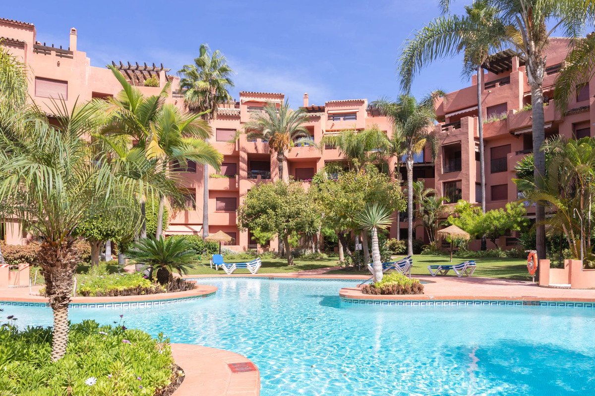 4 Bedroom Middle Floor Apartment For Sale Marbella, Costa del Sol - HP4306708