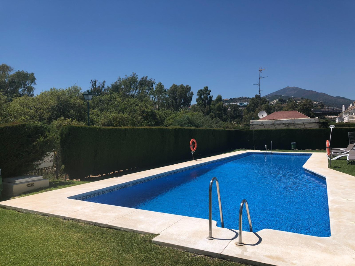 Townhouse for sale in Nueva Andalucía R4712794