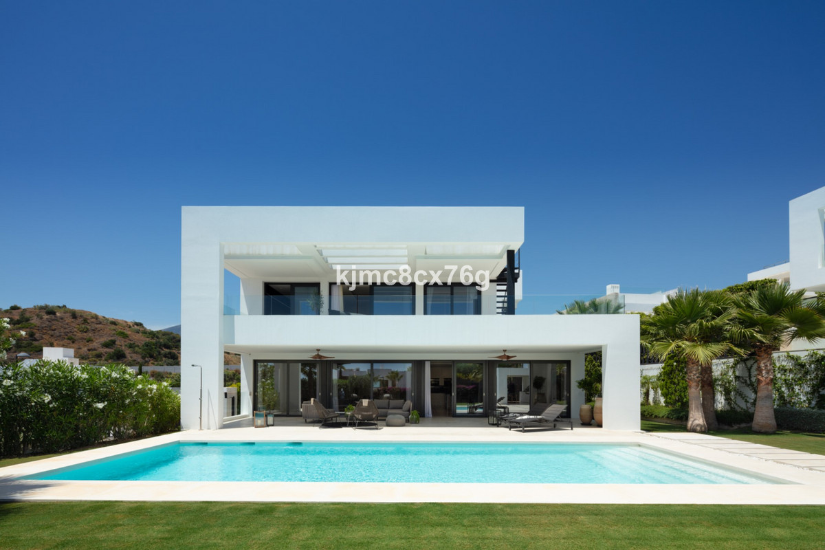 Vrijstaande Villa te koop in Nueva Andalucía R4284013