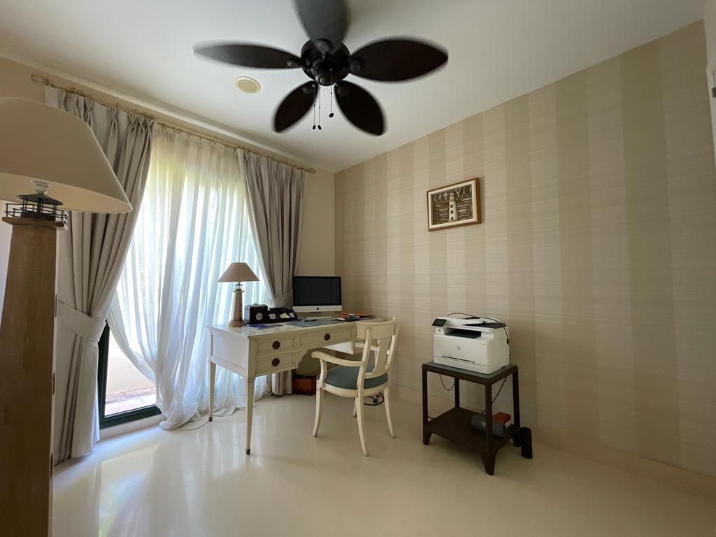Apartamento con 4 Dormitorios en Venta Benahavís
