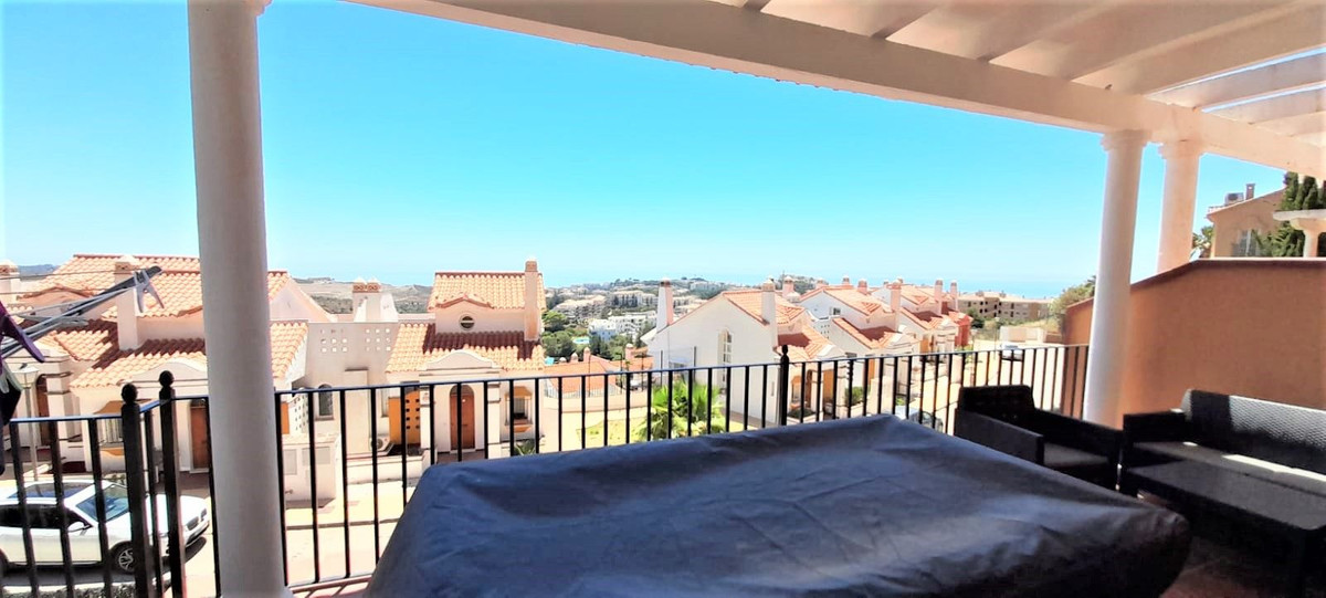 Very spacious townhouse for sale in Riviera del sol
open sea and mountain views,
Separate good size , Spain