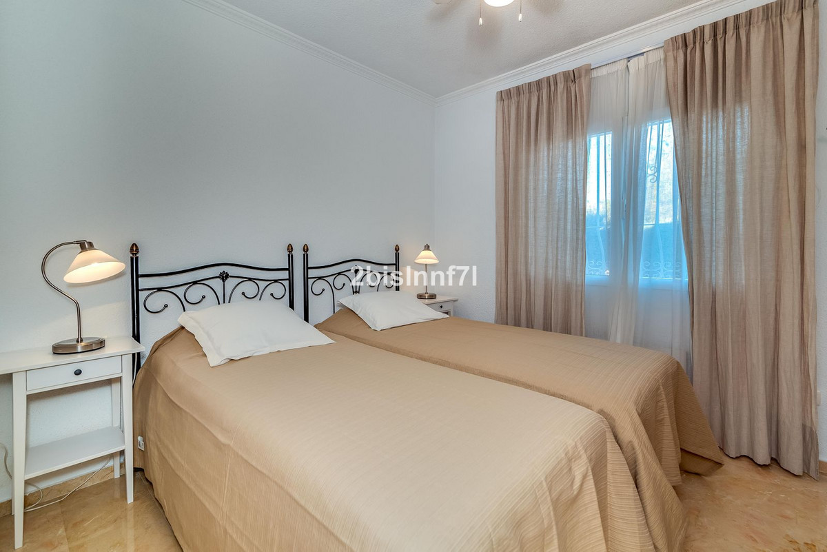 3 bedroom Villa For Sale in Elviria, Málaga - thumb 18