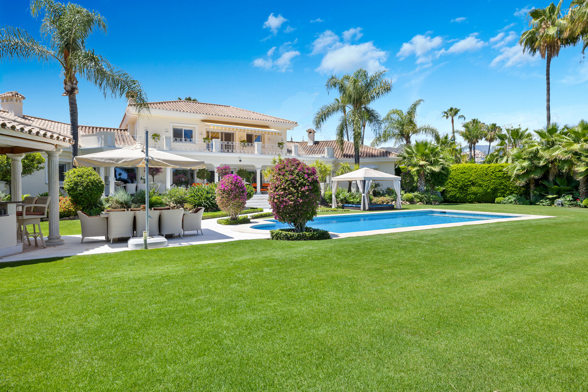 Villa zu verkaufen in Nueva Andalucía R4421671