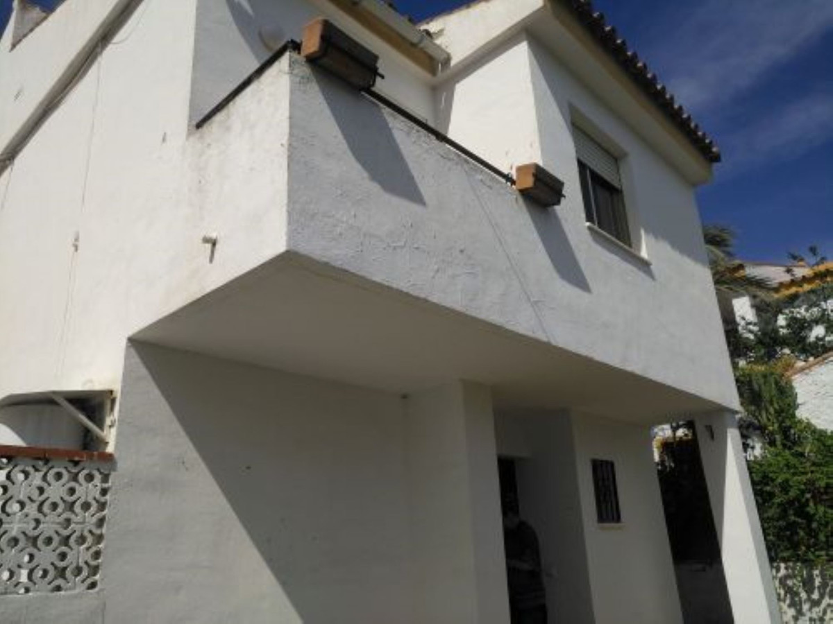 						Villa  Detached
													for sale 
																			 in El Pinillo
					