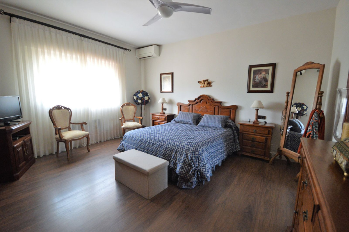 6 bedroom Villa For Sale in Marbella, Málaga - thumb 43