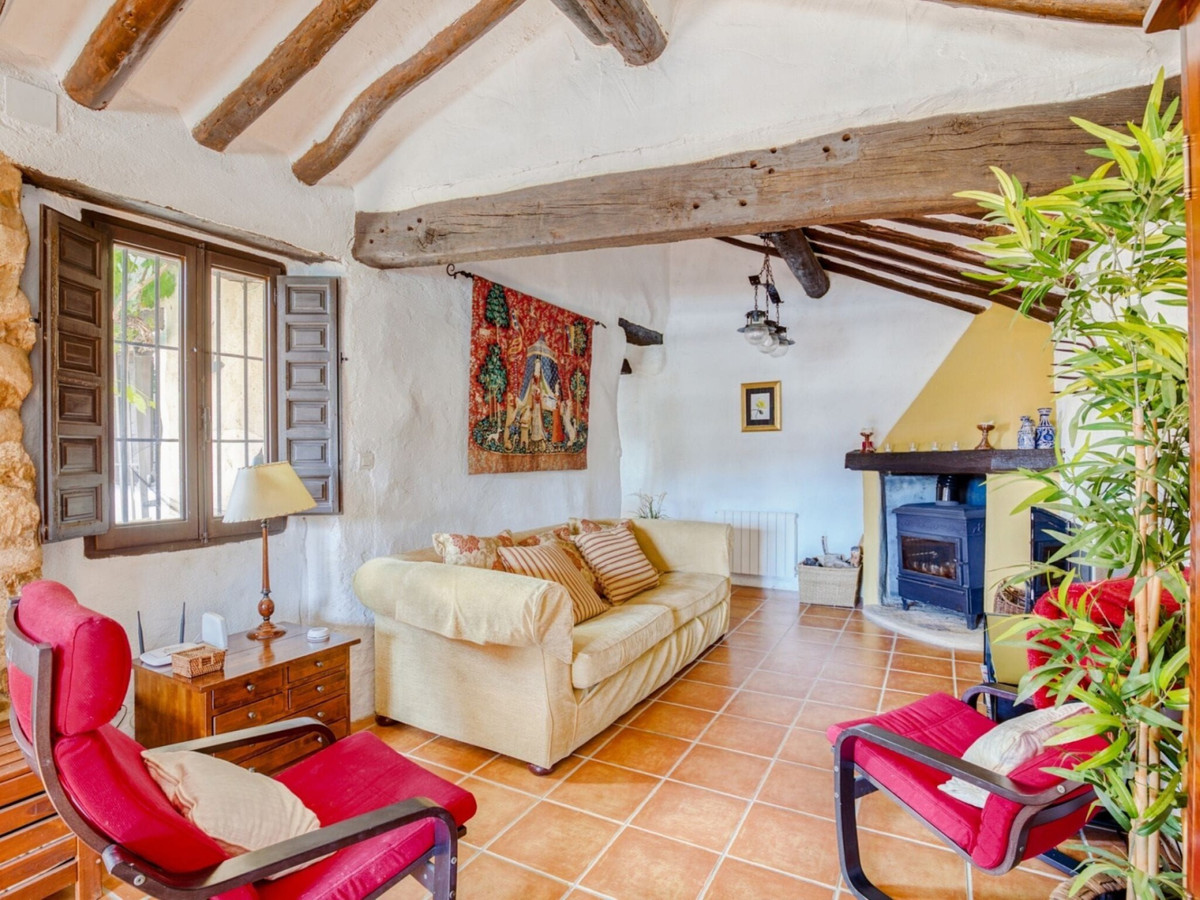 Beautiful rustic villa with separate owner&apos;s house in Montefrio.