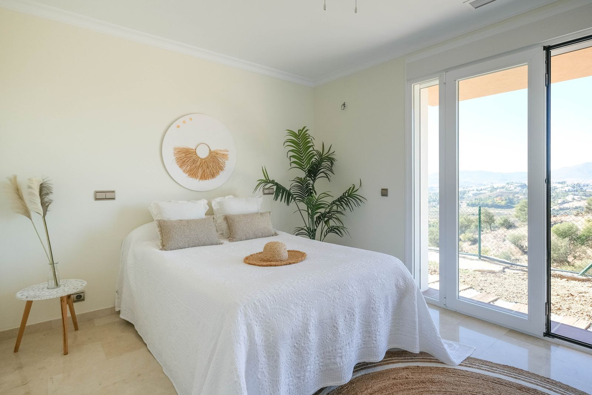 4 Bedroom Detached Villa For Sale Sierrezuela