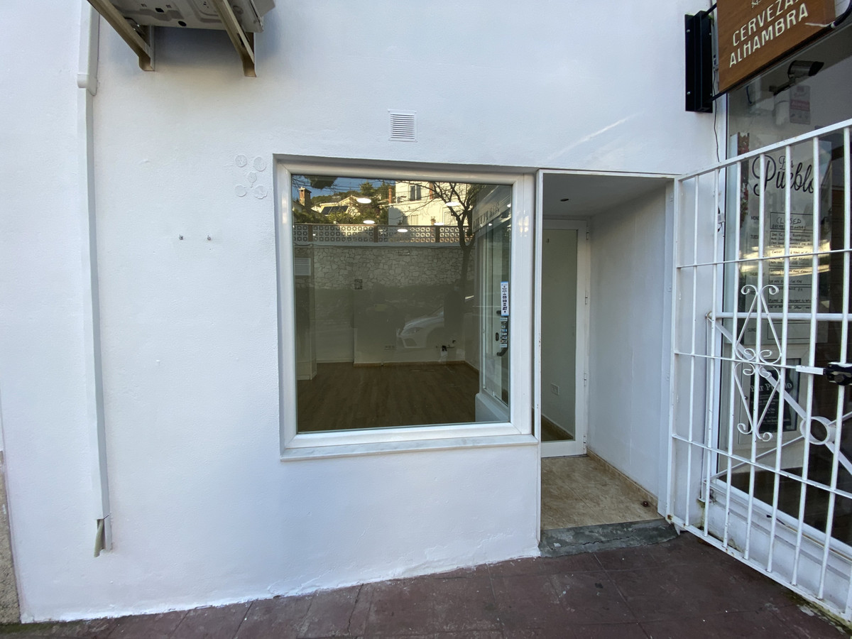 Commercial premises in perfect condition with air conditioning and toilet. Open plan.
In the centre , Spain