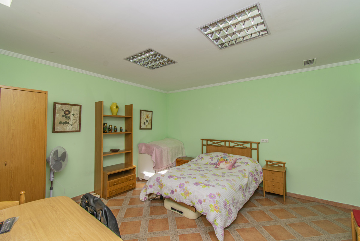 Villa con 7 Dormitorios en Venta Estepona