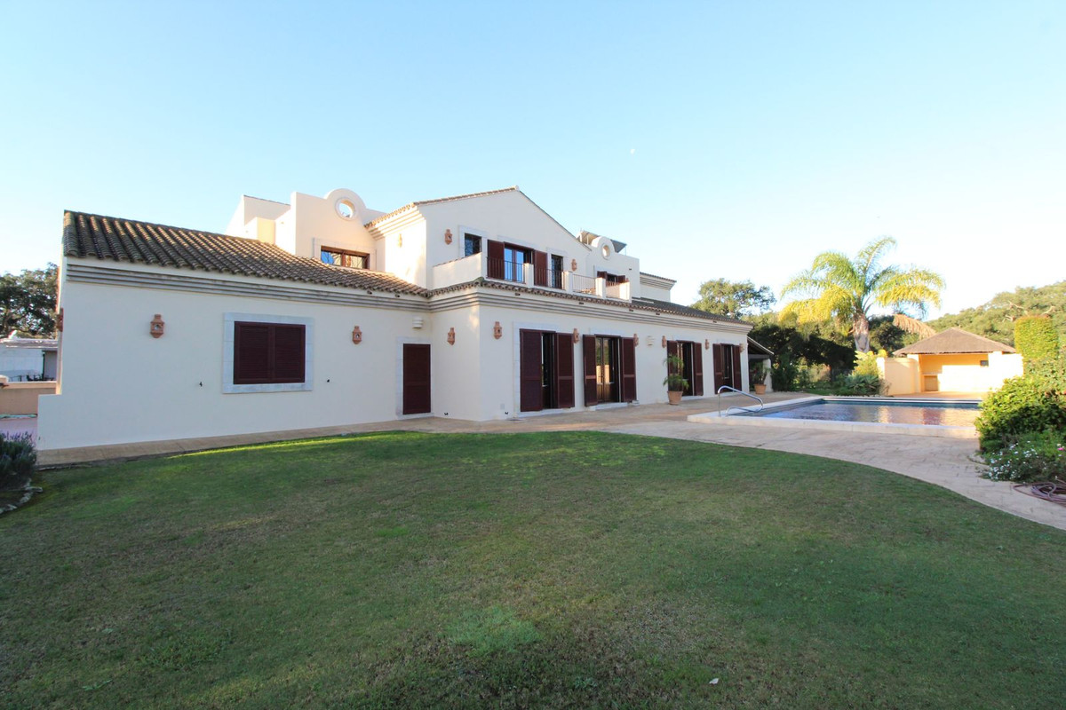 Splendid opportunity for a magnificent villa in San Roque Golf Club!