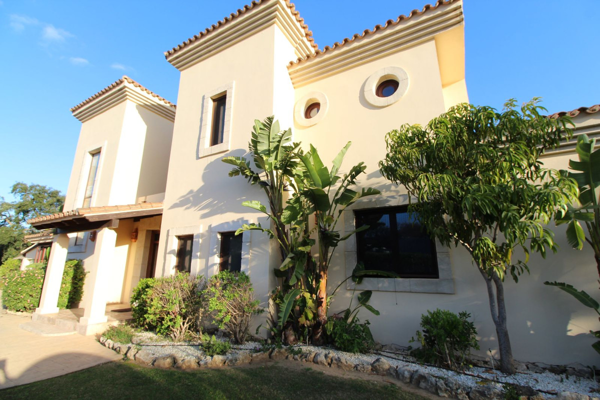 Splendid opportunity for a magnificent villa in San Roque Golf Club!
