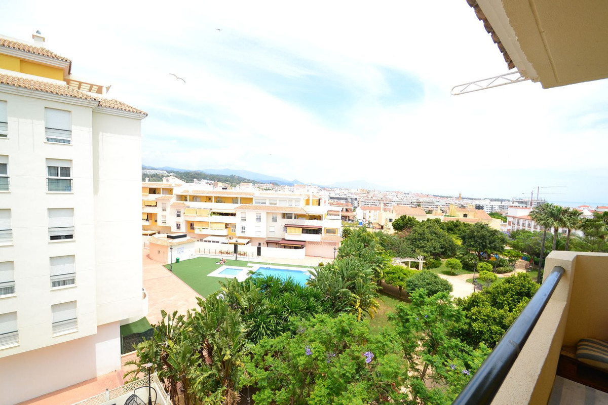 Apartment for sale in an urbanization with a communal pool and gardens, surrounded by all kinds of s, Spain