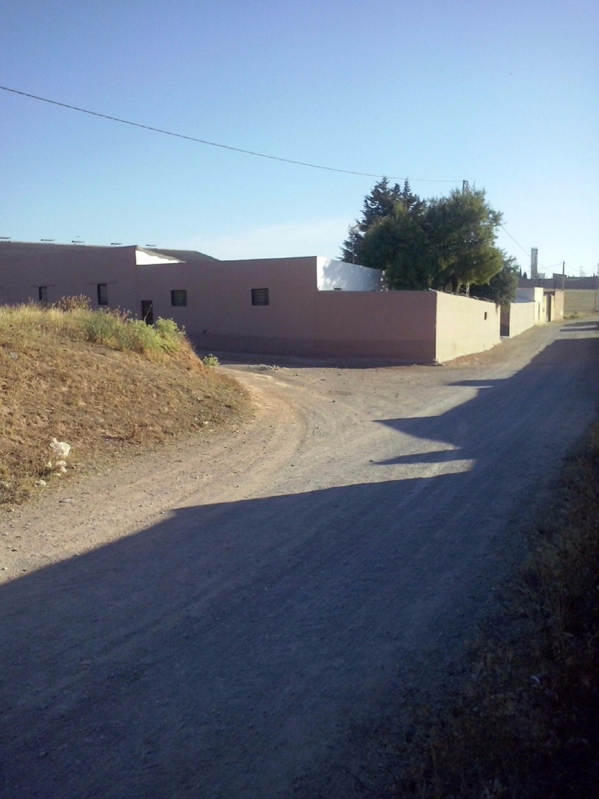 RUSTIC FINCA with small house located at 200 MTS FROM CAMPILLOS.