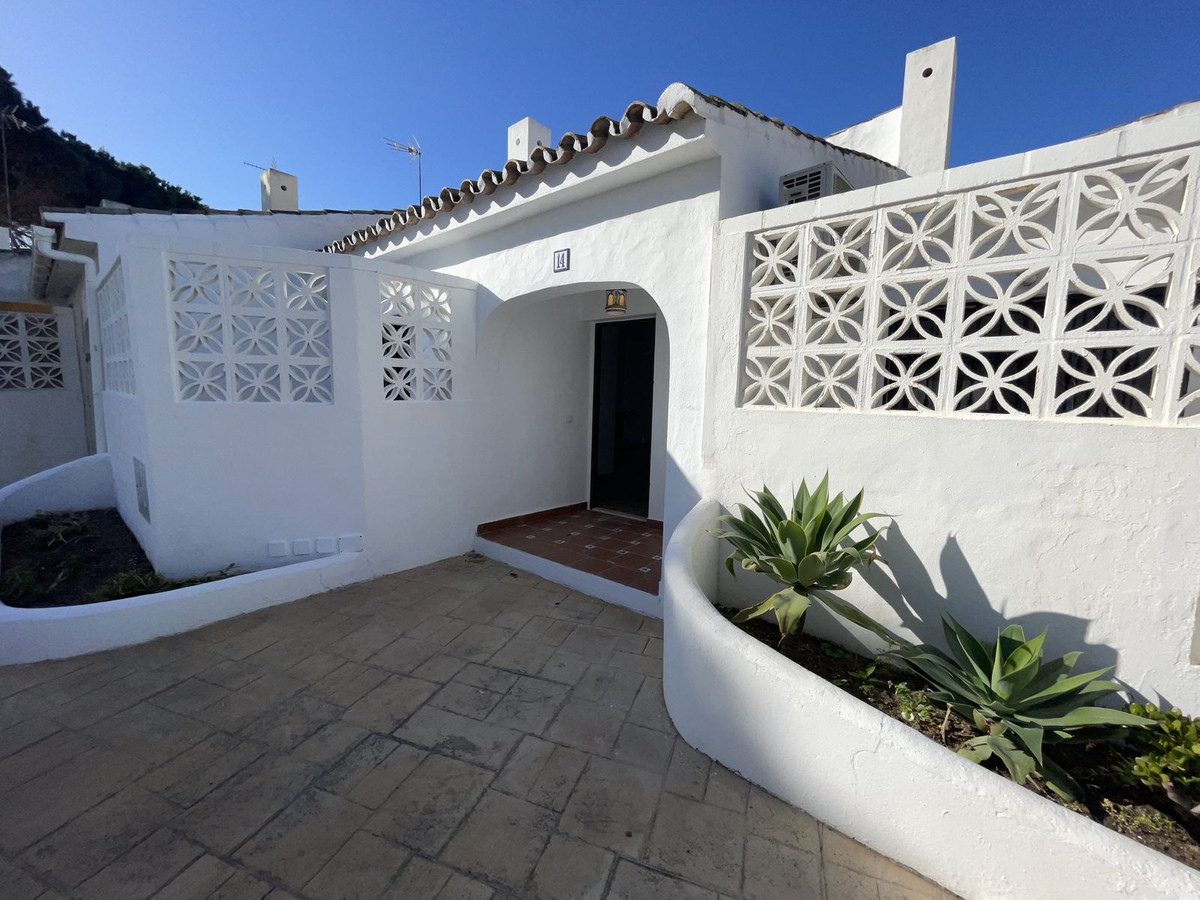 3 Dormitorios Casa Adosado  En Venta Estepona, Costa del Sol - HP4285408
