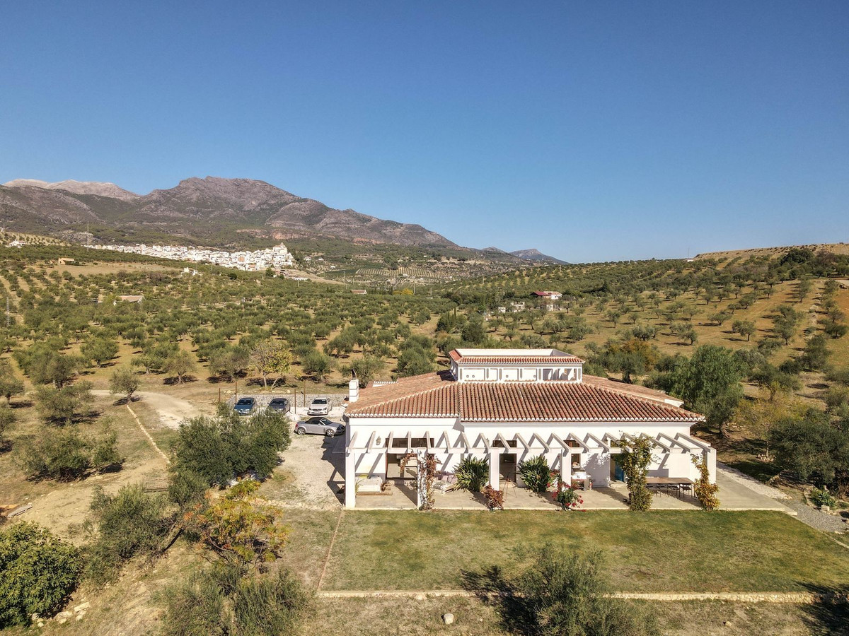 						Villa  Detached
													for sale 
																			 in Alozaina
					