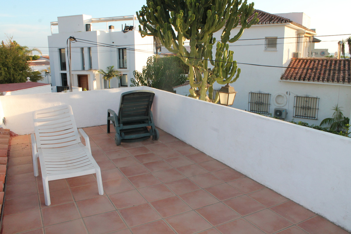 House in Costabella R3957481 2