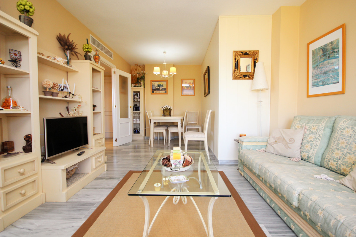 2 bedroom Apartment For Sale in Las Chapas, Málaga - thumb 4