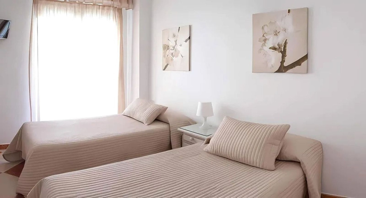 Apartamento con 12 Dormitorios en Venta Fuengirola