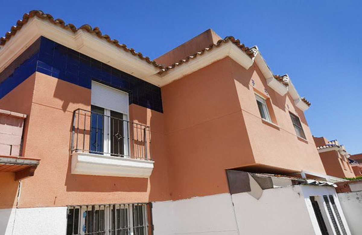 3 Bedroom Semi-Detached House For Sale Estepona, Costa del Sol - HP4236262
