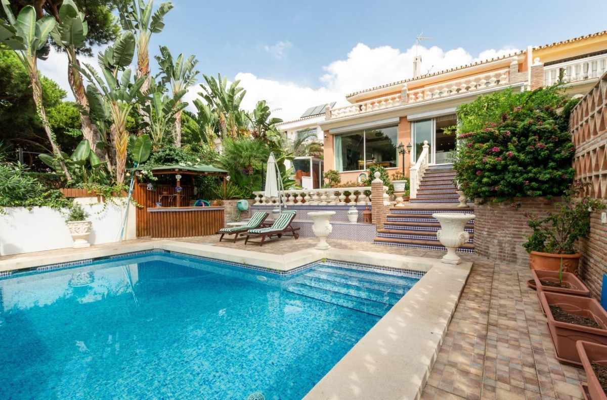 Villa en venta en Cabopino, Costa del Sol