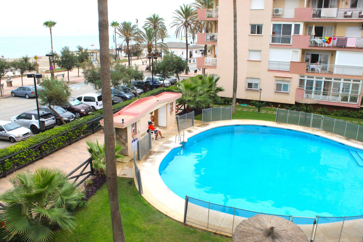 Beachfront Apartment in Los Boliches, Fuengirola for sale!
Great 2 bed, 1 bath apartment on the 3rd , Spain