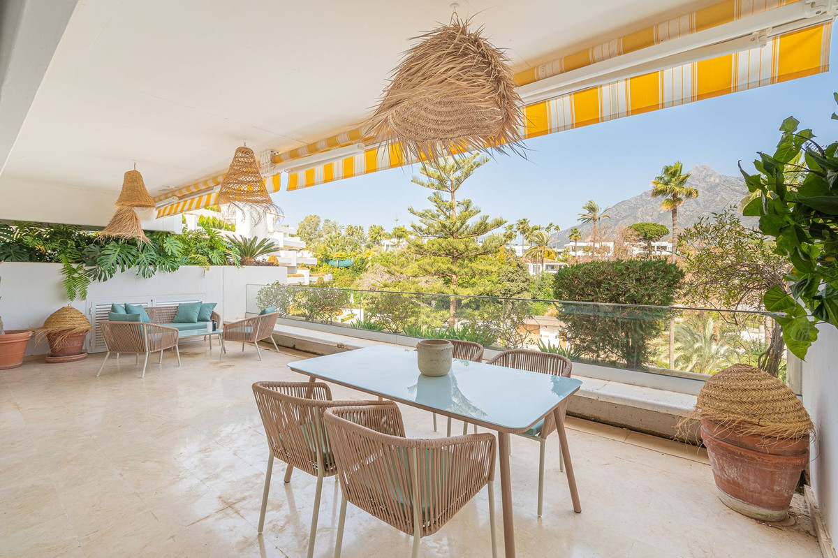Apartment Middle Floor for sale in The Golden Mile, Costa del Sol