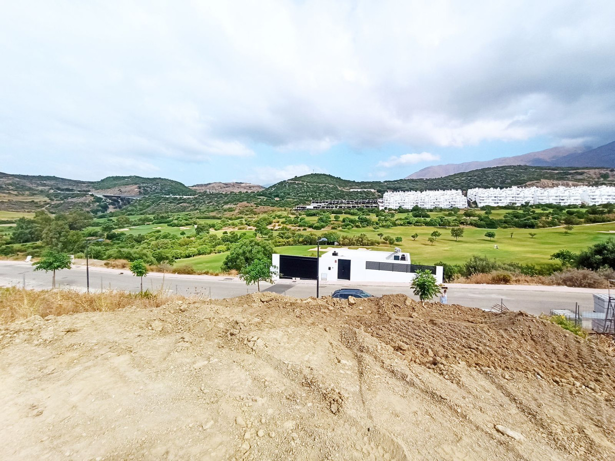 Beautiful plot in Valle Romano with golf views. This plot of 550 m2, is in a spectacular location in Spain