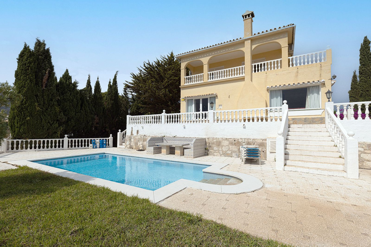 6 Bedroom Detached Villa For Sale Torreblanca, Costa del Sol - HP4325425