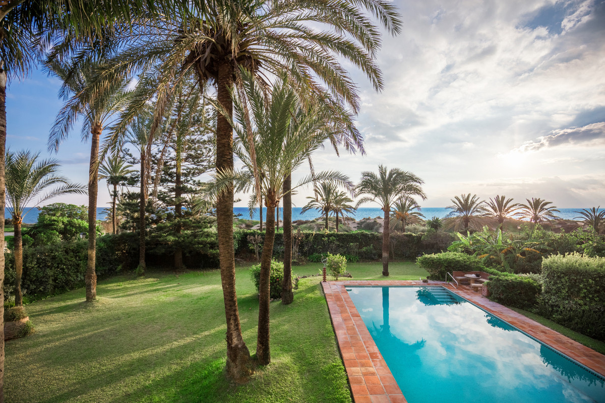 Detached Villa for sale in Los Monteros, Costa del Sol